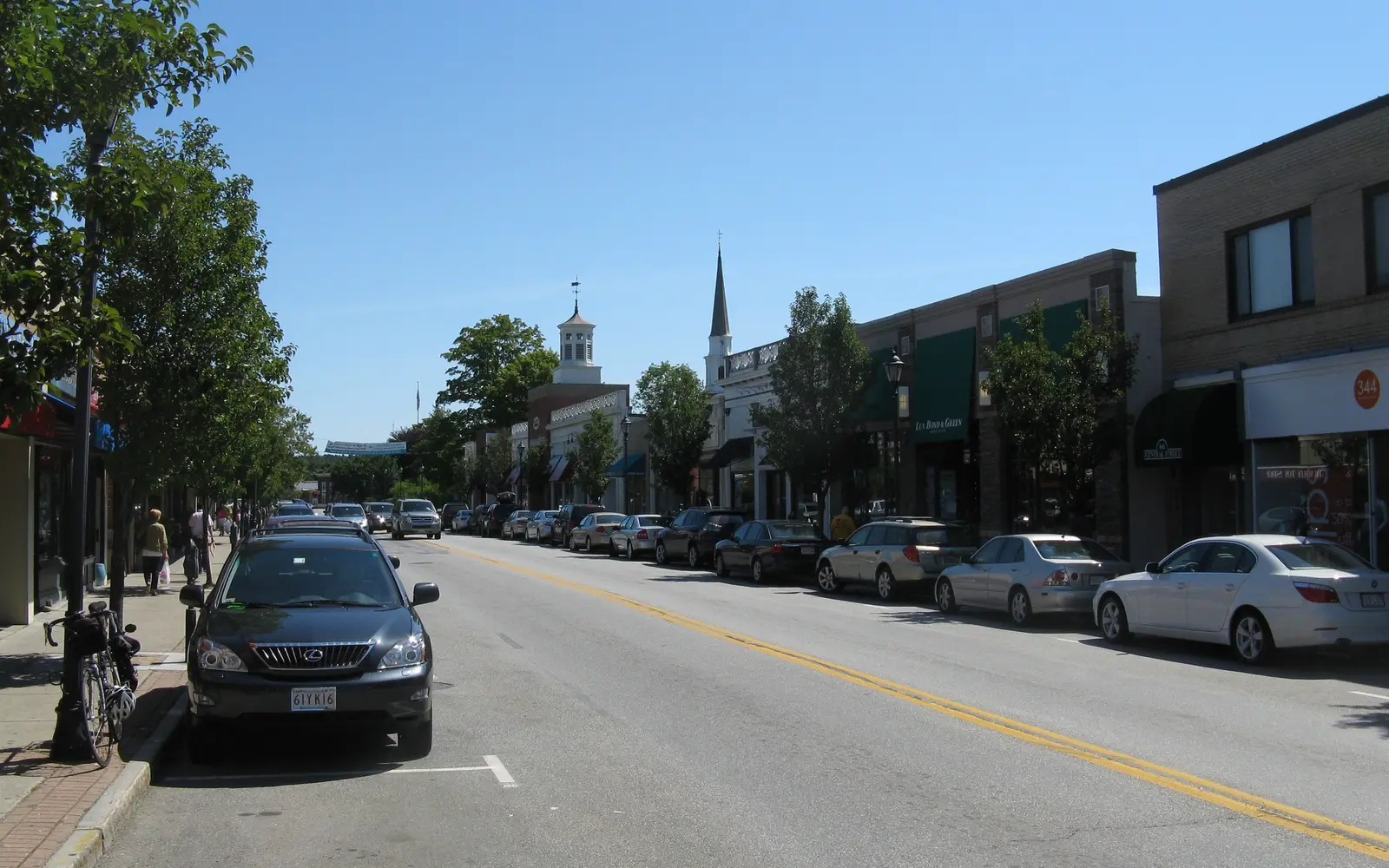 Shops and parked cars along Central Street in Wellesley Square